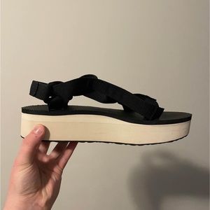 ALMOST NEW Teva platform sandals